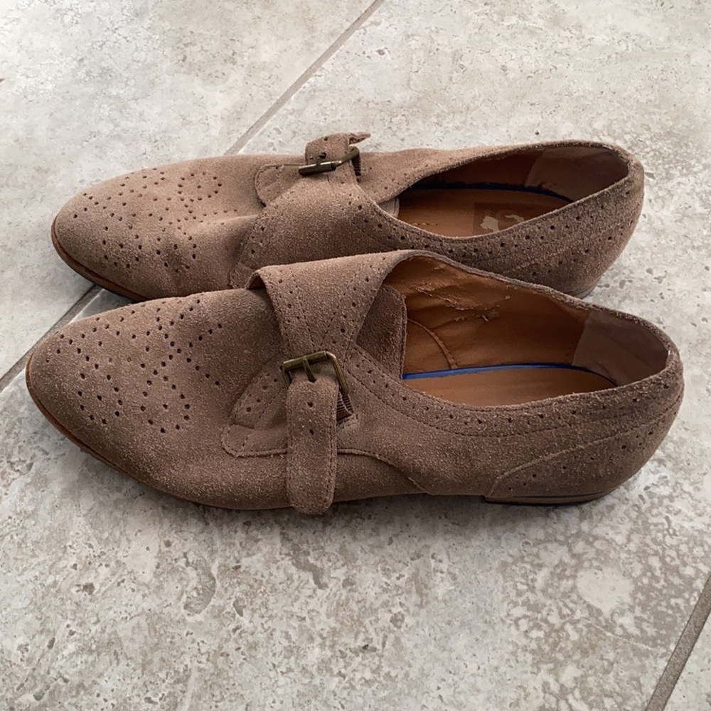 Dolce Vita 8.5 women’s suede buckle flat shoes brown